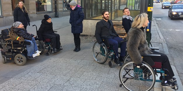 Funkas inlevelseövningar med deltagare i rullstol. Foto