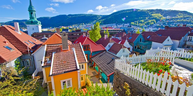Färggranna hus i Bergen. Foto