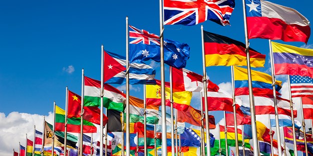 Internationella flaggor. Foto